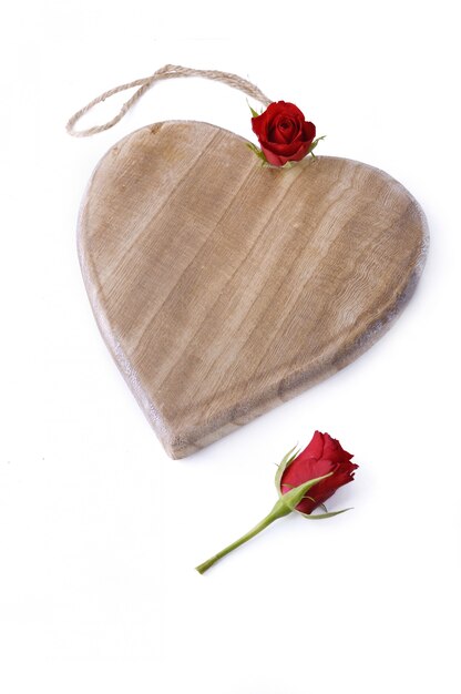 Zdjęcie drewniane serce i róże