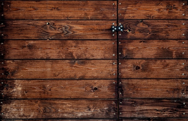 Drewniane tło rustykalne i zabytkowe drewno z przybitymi deskami