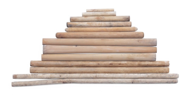 drewniany długi kij zestaw na białym tle
