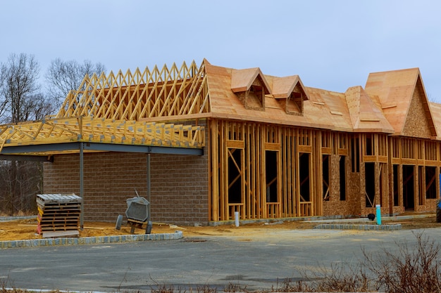 Zdjęcie drewniany dom w budowie w budowie