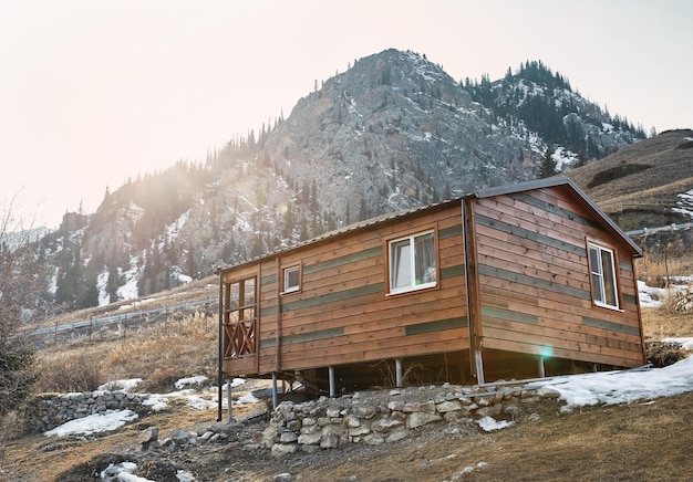 Zdjęcie drewniany dom w górach