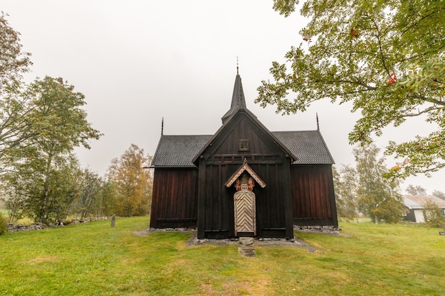 Drewniany drewniany kościół Nore w norwegii