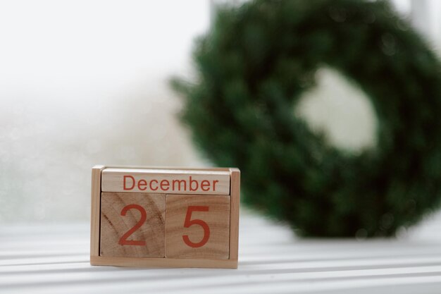 Zdjęcie drewniany sześcian ręcznie robiony kalendarz 25 grudnia świąteczna dekoracja wnętrza salonu