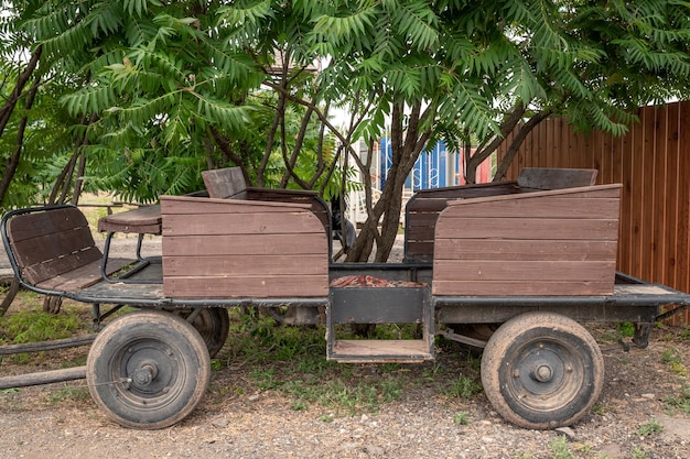 Drewniany Wóz Vintage Na Wycieczkę I Podróż Latem Na Zewnątrz