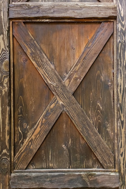 Drewniany zamek, zabytkowe drewniane drzwi, brązowe drzwi, tekstura,.