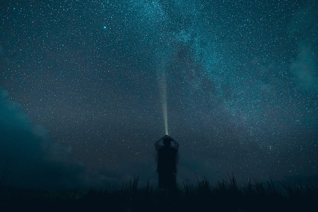 Droga mleczna i nocne gwiazdy na polach Nastrój