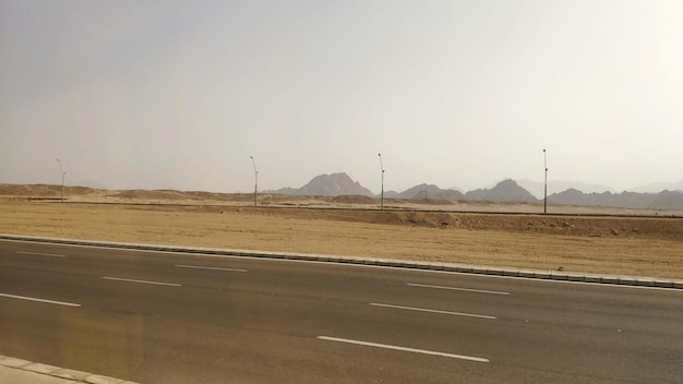 Droga na pustyni Synaj Sharm el Sheikh w Egipcie