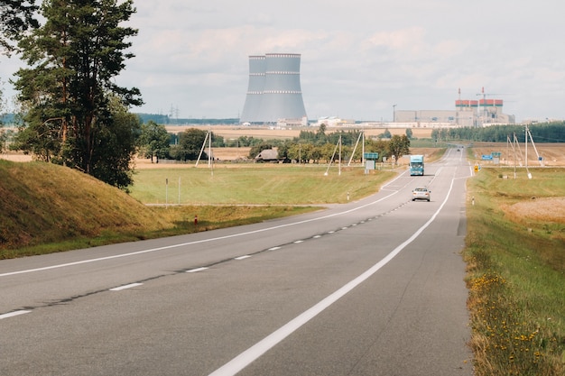 Droga prowadząca do elektrowni atomowej w powiecie Ostrowiec