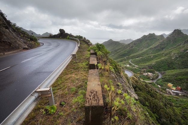 Droga W Anaga Górach W Tenerife Wyspie, Wyspy Kanaryjska, Hiszpania.