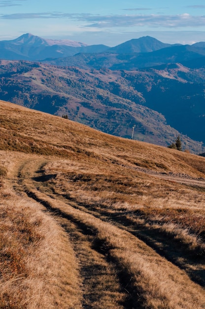 Zdjęcie droga w góry góry jesień w górach karpaty jesień wygaszacz ekranu