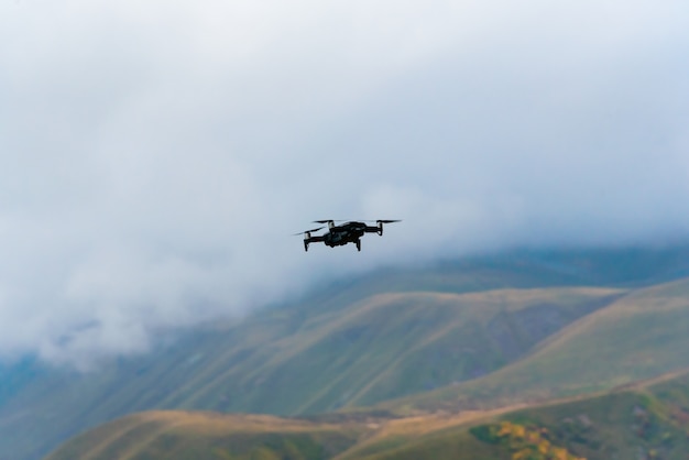 Drone Strzela Jesienią Górski Krajobraz W Górach Gudauri W Stanie Georgia.