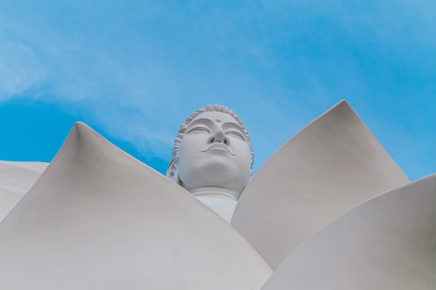 Drugi co do wielkości posąg Buddy na świecie Położony w Ibiracu w stanie Espirito Santo Brazylia Miejsce turystyczne