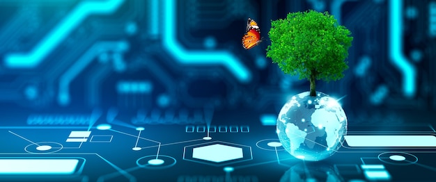 Drzewo rosnące na kryształowej kuli ziemskiej. Konwergencja cyfrowa i konwergencja technologii. Niebieskie światło, binarne i sieciowe tło. Green Computing, Green Technology, Green IT, csr i koncepcja etyki IT.