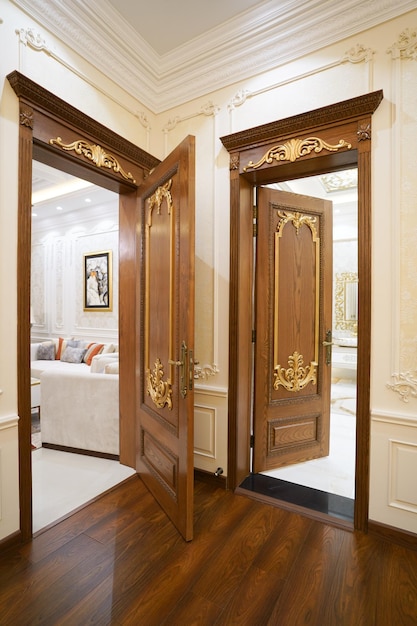Drzwi Drewniane Zdjęcie Premium