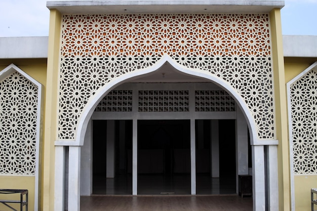 Drzwi wejściowe do meczetu muzułmańskiego