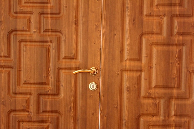 drzwi z drewna