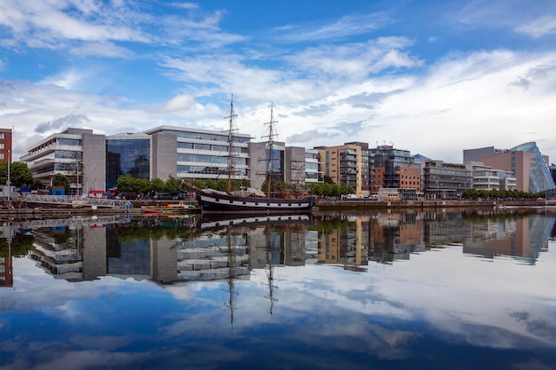 Dublin Nabrzeża I Panoramę Irlandii