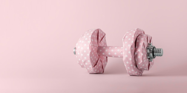 Dumbbell fitness owinięty w różowy papier prezentowy na różowym pastelowym tle z przestrzenią do kopiowania