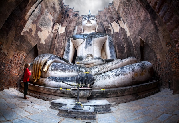 Duża Buddha statua w Tajlandia