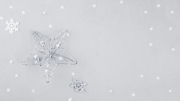 Zdjęcie duża gwiazda z płatka śniegu na stole