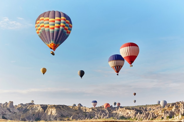 Duża Liczba Balonów Lata Rano Na Niebie