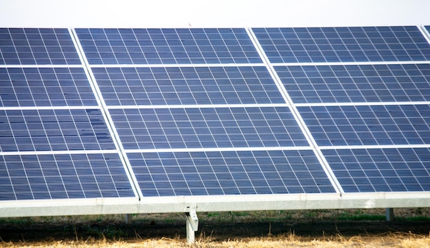 Duże panele słoneczne Elektrownie słoneczne Zielona energia Wytwarzanie energii słonecznej
