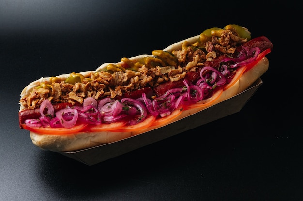 Duży Hot Dog Z Kiełbasą I Mięsem