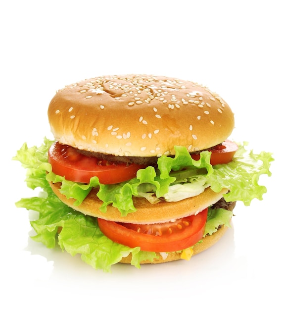 Duży i smaczny hamburger na białym tle
