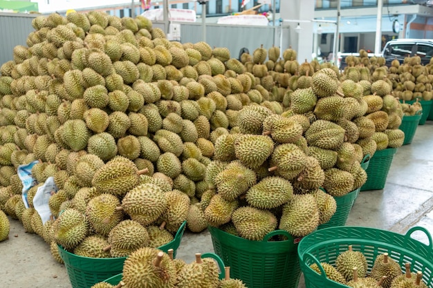 Duży targ owoców Durian król owoców