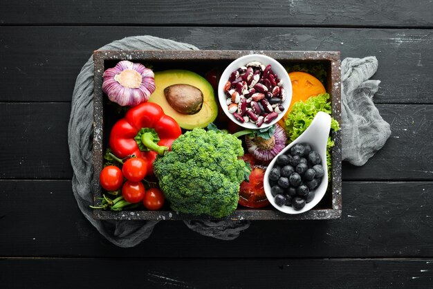 Duży zestaw żywności ekologicznej Świeże warzywa i owoce Widok z góry Wolne miejsce na tekst