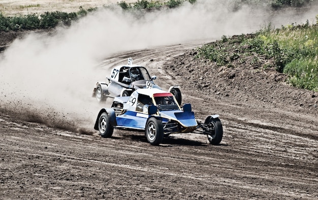 Dwa Buggy Do Ekstremalnego Off-roadu Na Torze