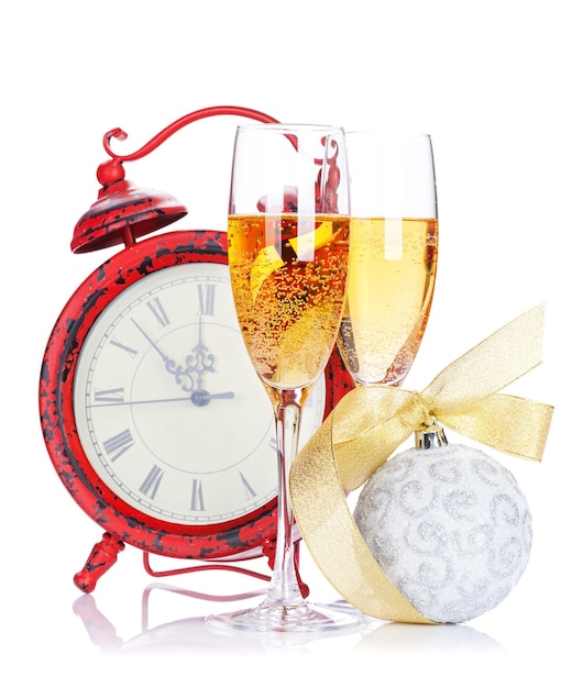 Dwa kieliszki do szampana świąteczny wystrój i zegar