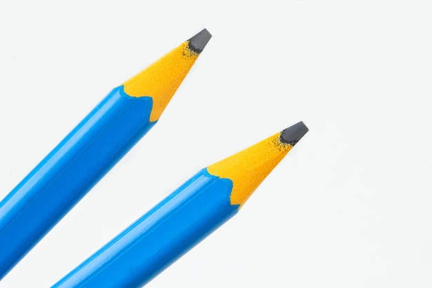 Zdjęcie dwa ołówki na białym tle powrót do szkoły