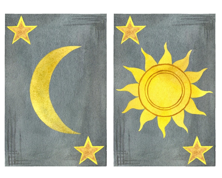 Zdjęcie dwie karty tarota z słońcem księżycem i gwiazdami na szarym tle akwarela ręcznie rysowana ilustracja izolowana na białym tle alchemia symbol okultystyczny i mistyczny znak