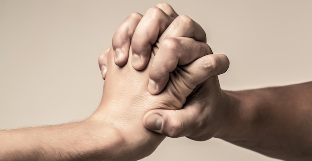 Dwie Ręce Izolowane Ramię Pomocna Dłoń Przyjaciela Przyjazny Uścisk Dłoni Powitanie Przyjaciół