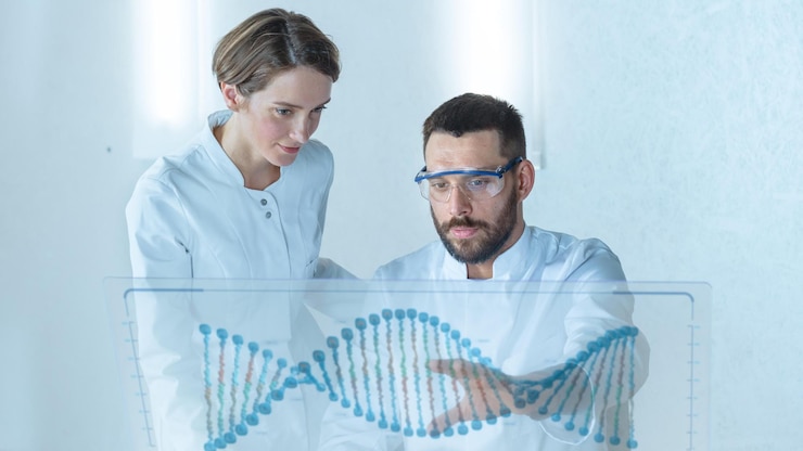 Zdjęcie dwóch naukowców przyglądających się nici dna