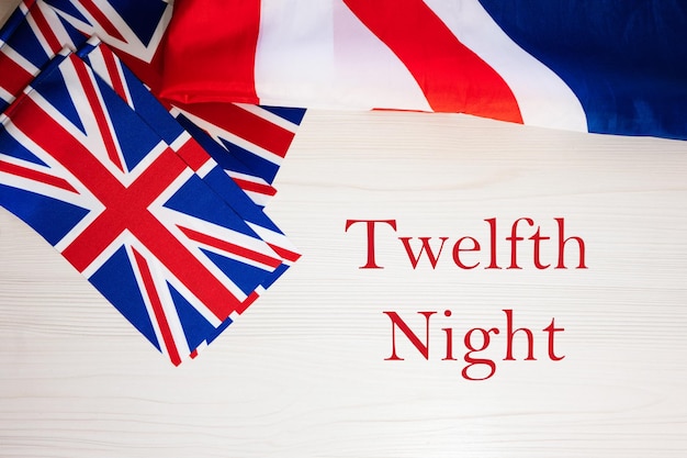 Dwunasta noc Koncepcja brytyjskich wakacji Wakacje w Wielkiej Brytanii Flaga Wielkiej Brytanii w tle