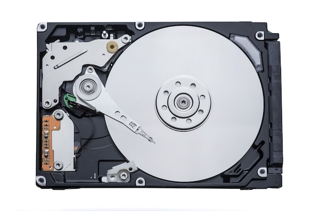 Dysk twardy HDD na białym tle, widok rozstrzelony