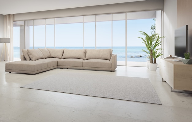 Dywan na trawertynowej podłodze dużego salonu i kanapa obok telewizora w nowoczesnym domu na plaży
