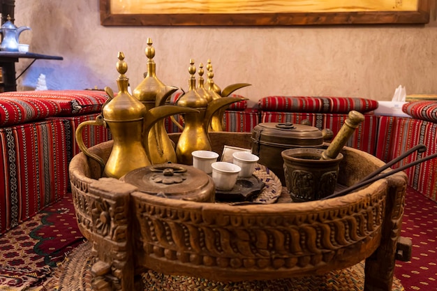 Dzbanek do kawy i kubek do kawy Picie kawy w stylu arabskim Kawiarnia