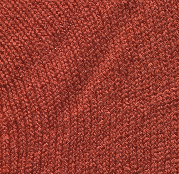 Dziania fioletowa tekstura swetra z bliska. Dzianiny teksturowanej czerwona tkanina tło.