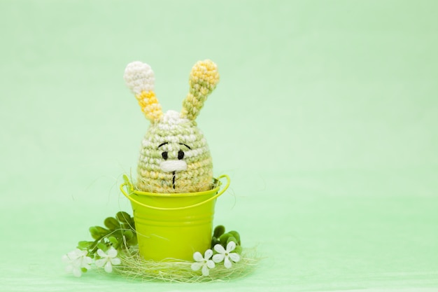 Dzianiny Wielkanocne Dekoracje Jajka, Kwiaty, Króliczki Na Zielonym Tle, Amigurumi