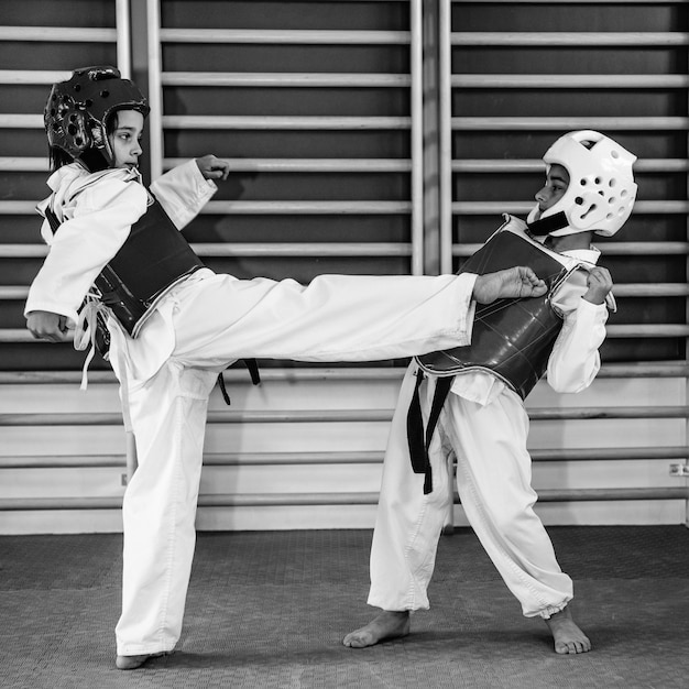 Zdjęcie dzieci taekwondo sparring