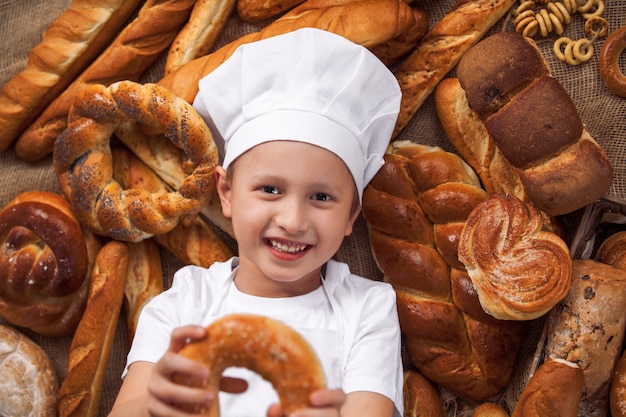 Dziecięcy Kucharz Przebrany Leży Baker Dużo Bułek