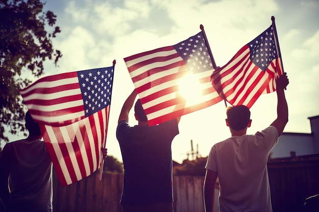 Dzień Niepodległości z ludźmi trzymającymi amerykańską flagę na ulicy z okazji 4 lipca