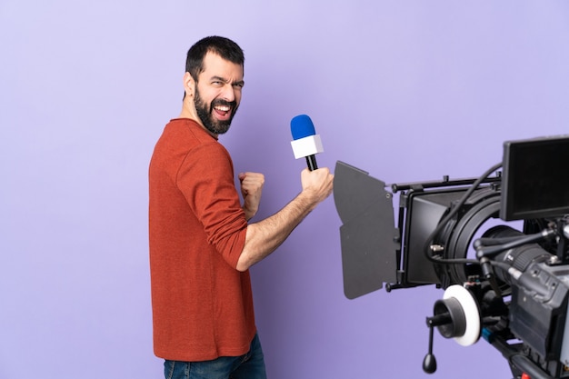 Dziennikarz Telewizyjny Lub Reporter Z Mikrofonem I Kamerą Wideo