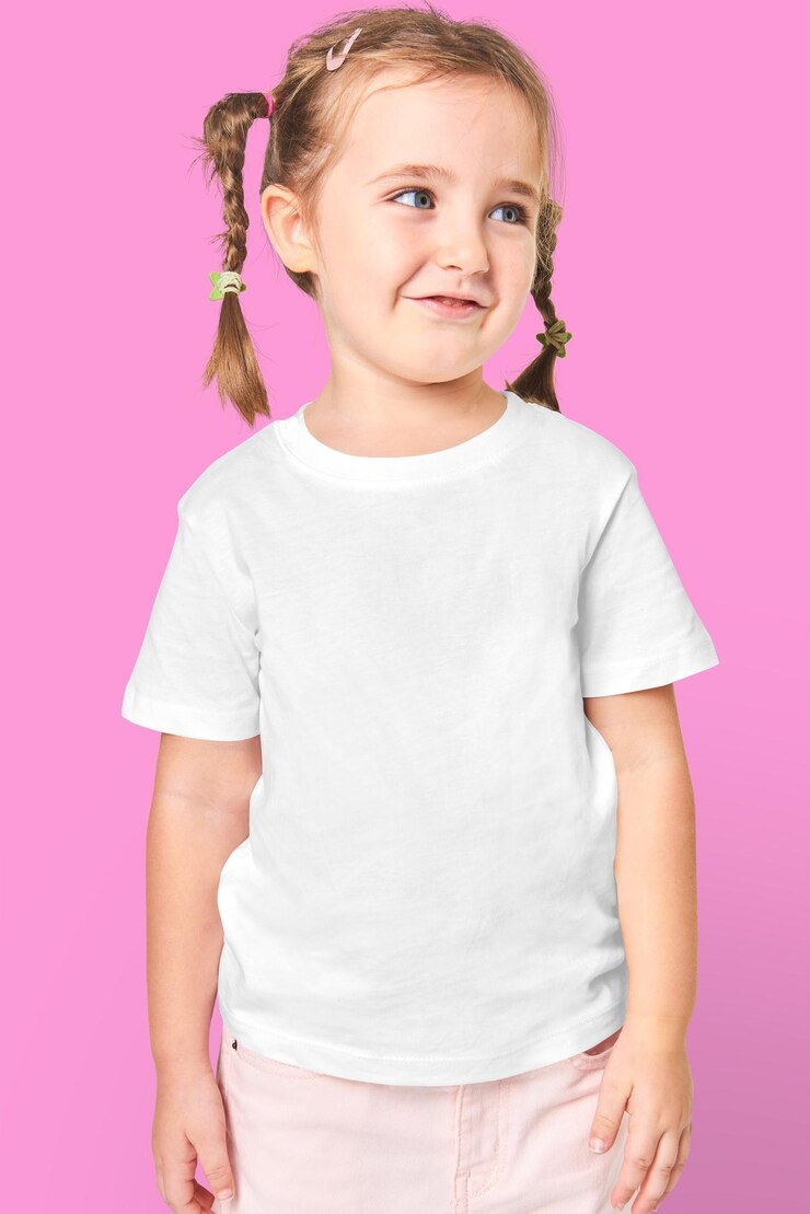 Dziewczęta casual t-shirt png mockup w studiu