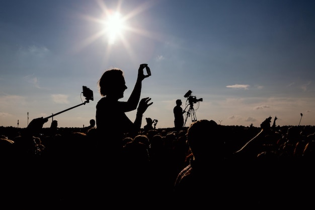 Dziewczyna Ciesząca Się Koncertem Festiwalu Muzycznego