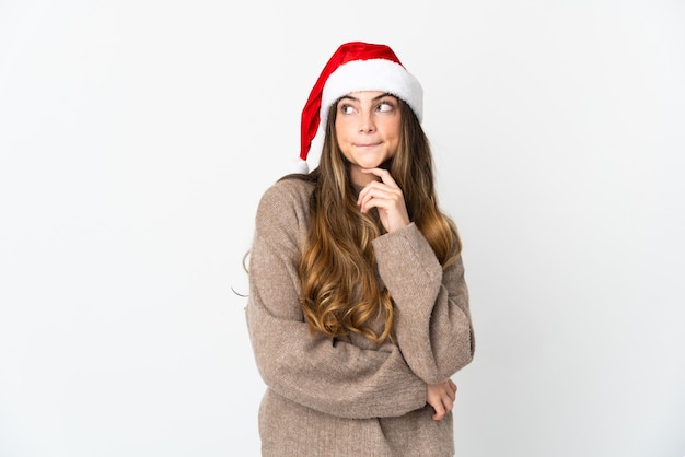 dziewczyna w kapeluszu Boże Narodzenie na białym tle