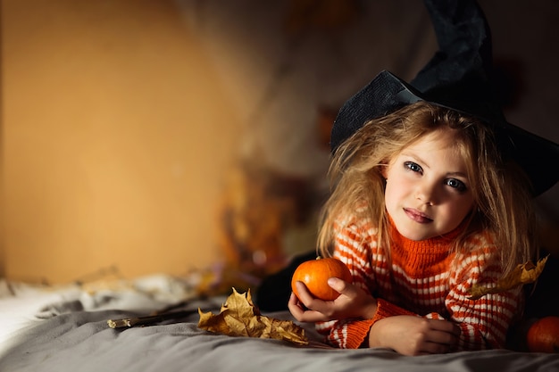 Zdjęcie dziewczynka portret czarownicy na halloween